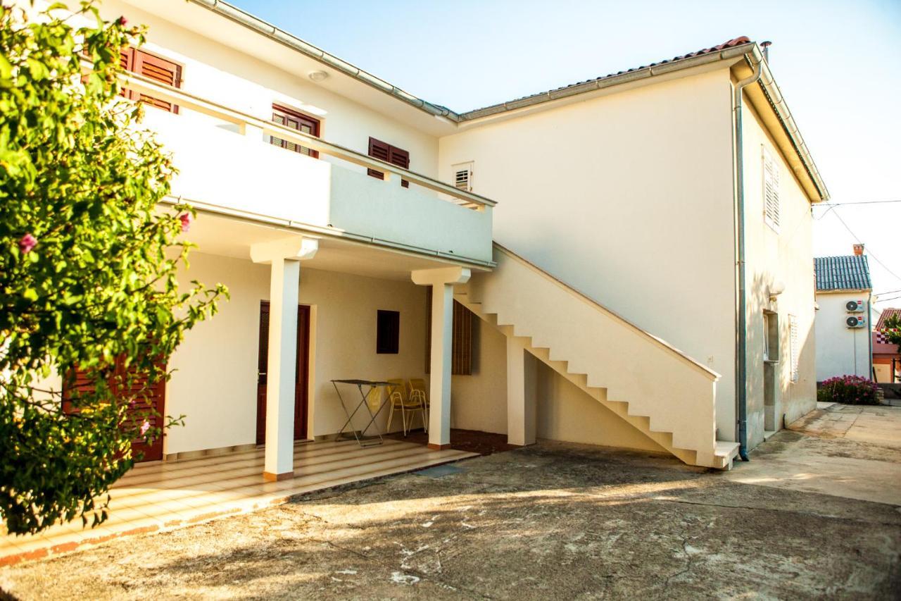 Apartments Alma Новалья Экстерьер фото